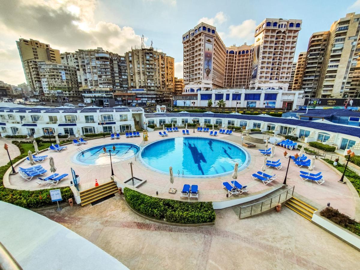 Sunrise Alex Avenue Hotel Aleksandria Zewnętrze zdjęcie The pool at the Hilton San Francisco
